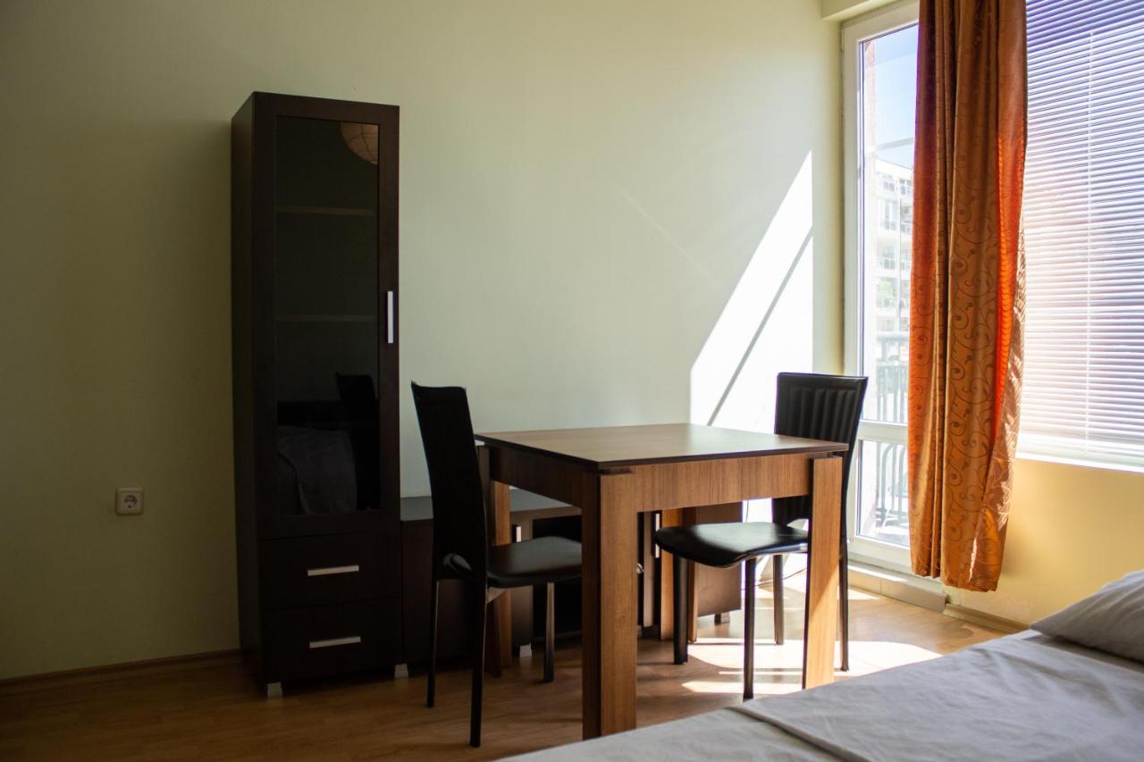 Central Couch Studio Поморие Экстерьер фото